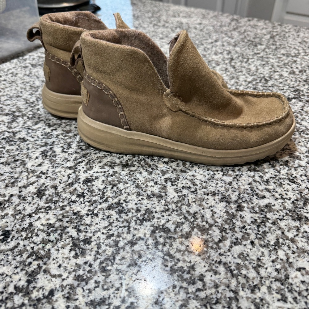Hey Dude Denny Suede Chestnut Ankle Boots Womens Size 6 Lightweight Comfort Cozy